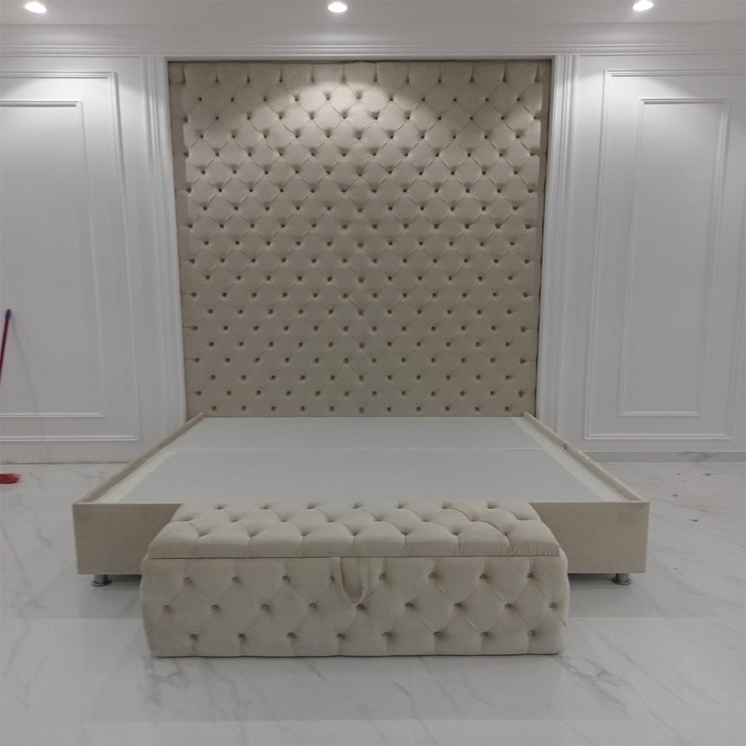 Luxury Upholstered Bed with Tufted Headboard Luxury Upholstered Bed with Tufted Headboard