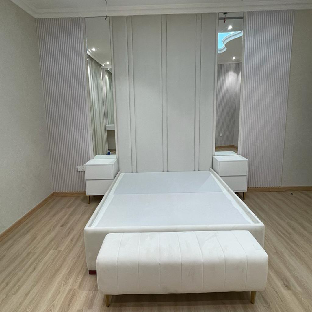 2Luxury Upholstered Bed with Panel Headboard and Mirrors Luxury Upholstered Bed with Panel Headboard and Mirrors