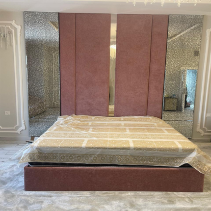 Rosewood Vertical Panel Upholstered Bed